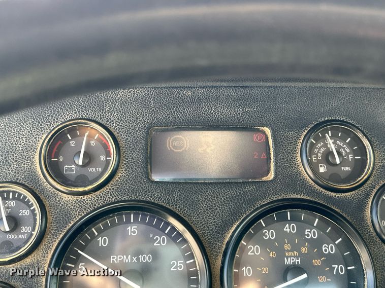 image for item DW5067 2014 Peterbilt 365 ready mix truck