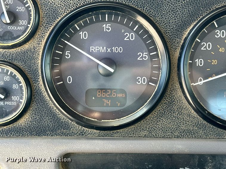 image for item DW5067 2014 Peterbilt 365 ready mix truck