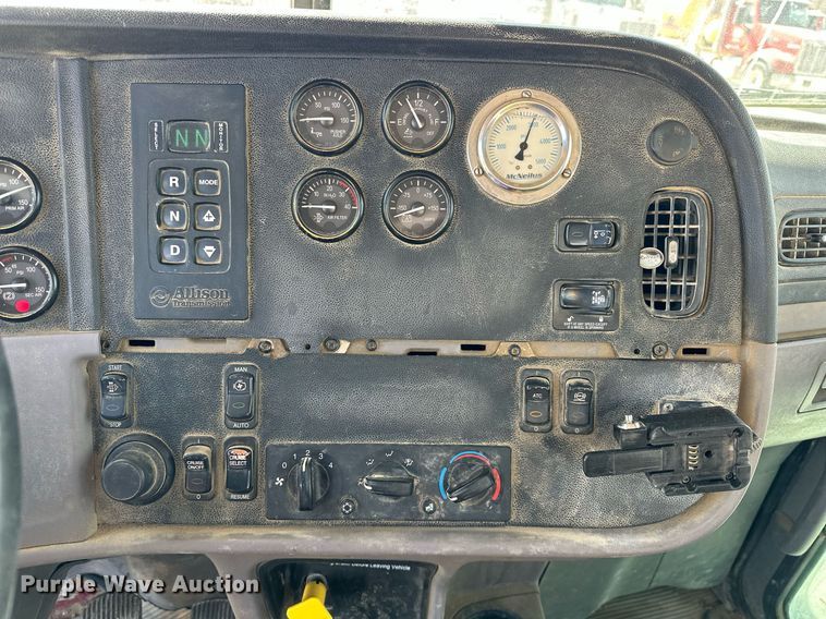 image for item DW5067 2014 Peterbilt 365 ready mix truck