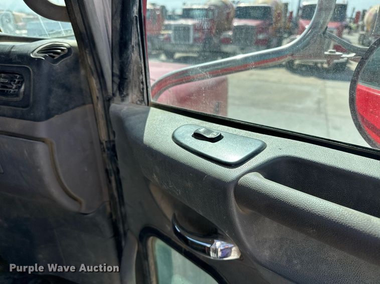 image for item DW5067 2014 Peterbilt 365 ready mix truck