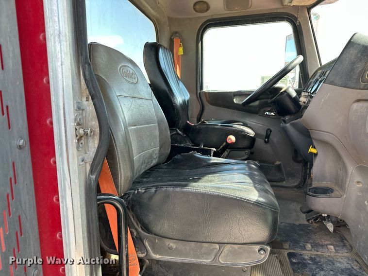 image for item DW5067 2014 Peterbilt 365 ready mix truck