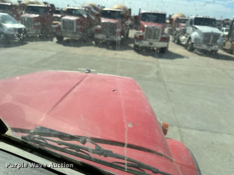 image for item DW5067 2014 Peterbilt 365 ready mix truck