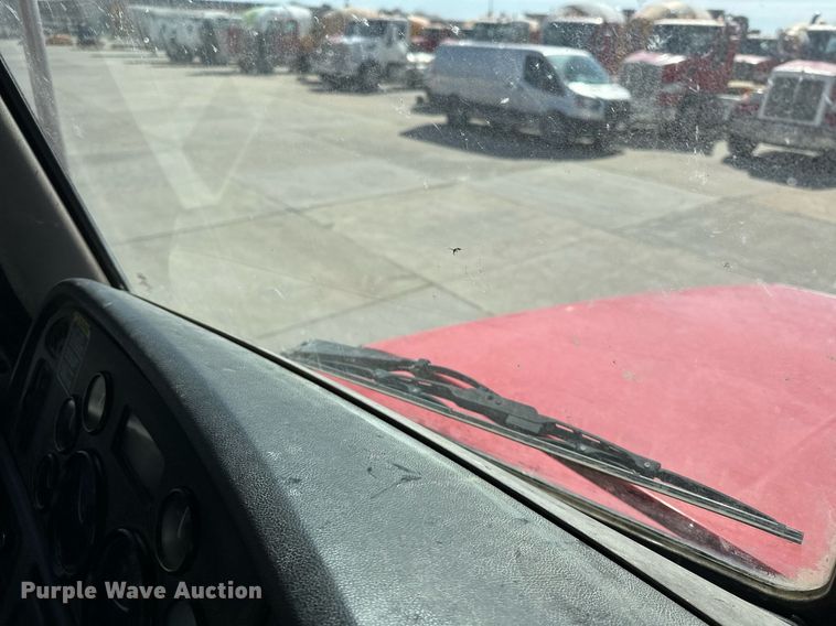 image for item DW5067 2014 Peterbilt 365 ready mix truck