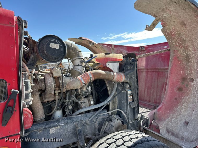 image for item DW5067 2014 Peterbilt 365 ready mix truck