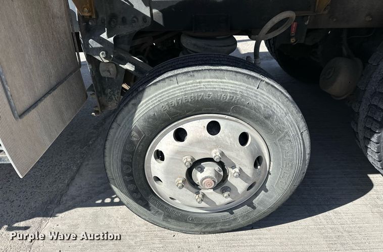 image for item DW5067 2014 Peterbilt 365 ready mix truck