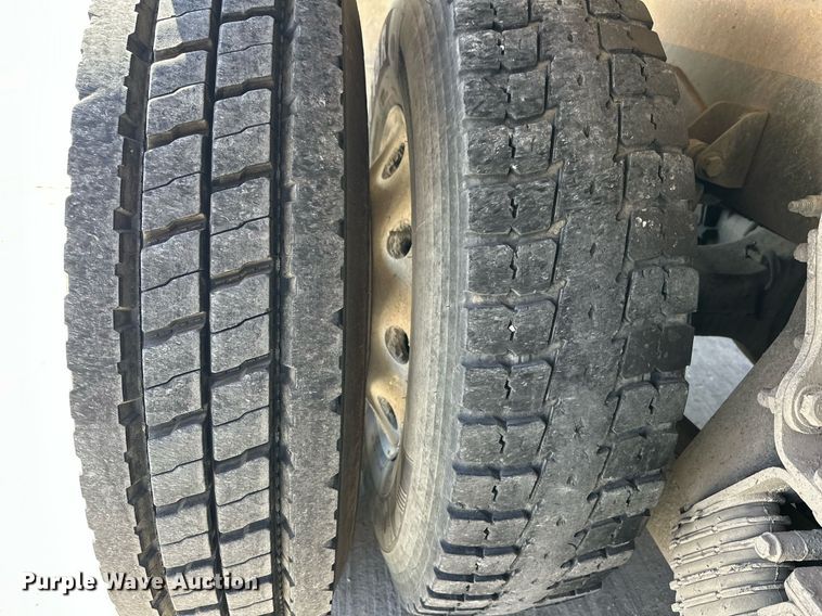 image for item DW5067 2014 Peterbilt 365 ready mix truck