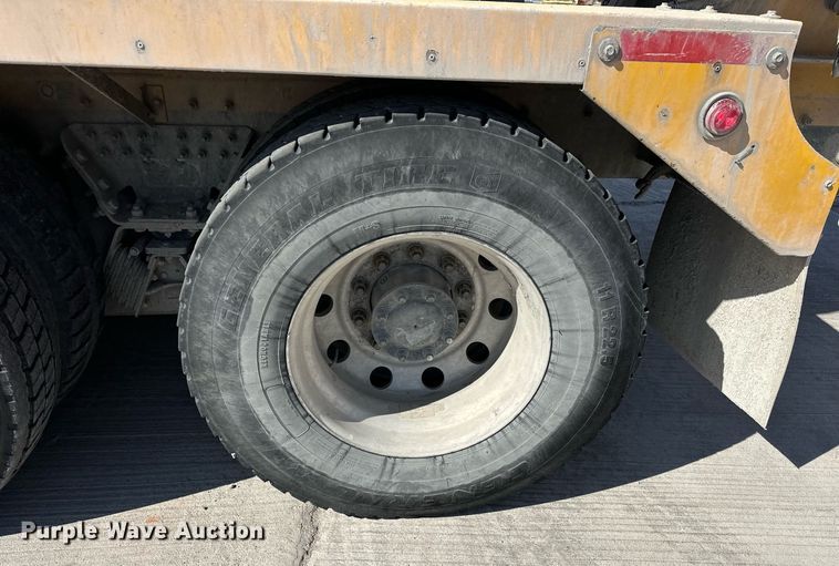 image for item DW5067 2014 Peterbilt 365 ready mix truck