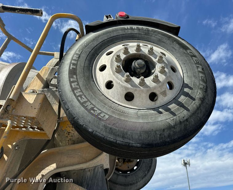 image for item DW5067 2014 Peterbilt 365 ready mix truck