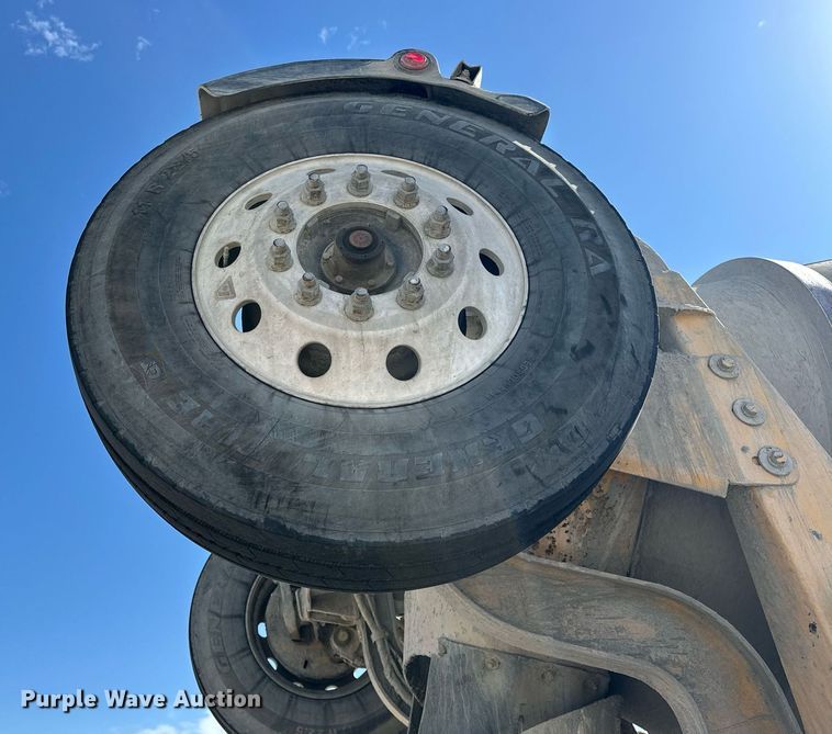 image for item DW5067 2014 Peterbilt 365 ready mix truck