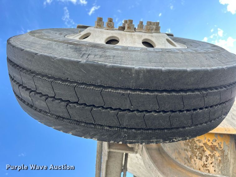 image for item DW5067 2014 Peterbilt 365 ready mix truck