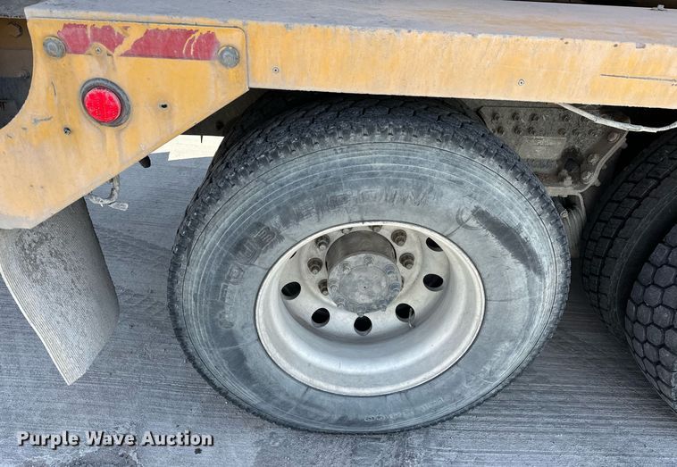 image for item DW5067 2014 Peterbilt 365 ready mix truck