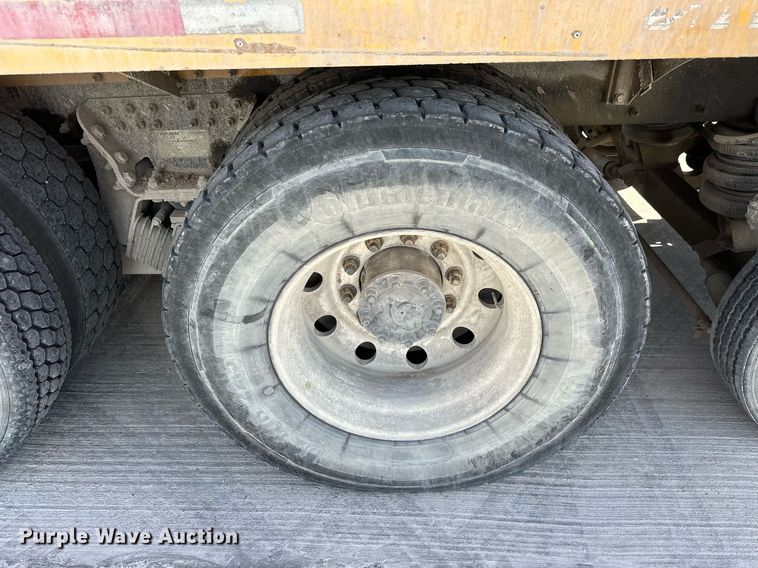 image for item DW5067 2014 Peterbilt 365 ready mix truck