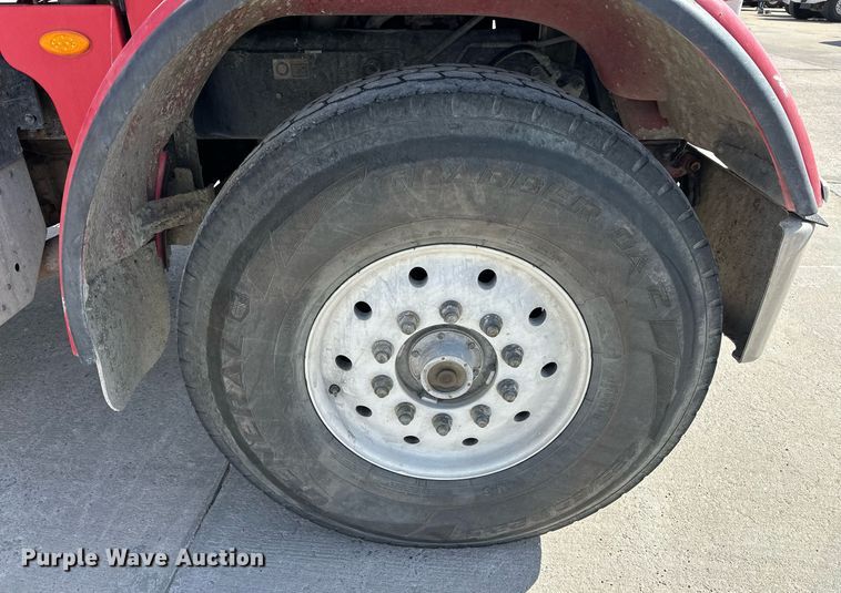 image for item DW5067 2014 Peterbilt 365 ready mix truck