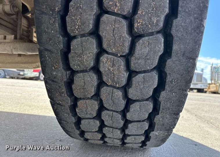 image for item DW5067 2014 Peterbilt 365 ready mix truck