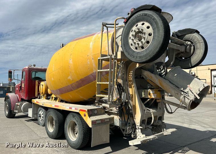 image for item DW5068 2013 Peterbilt 365 ready mix truck