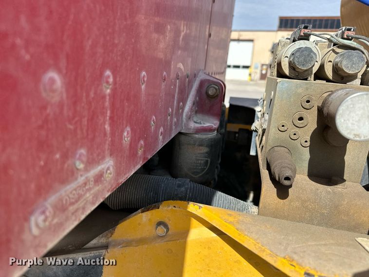 image for item DW5068 2013 Peterbilt 365 ready mix truck