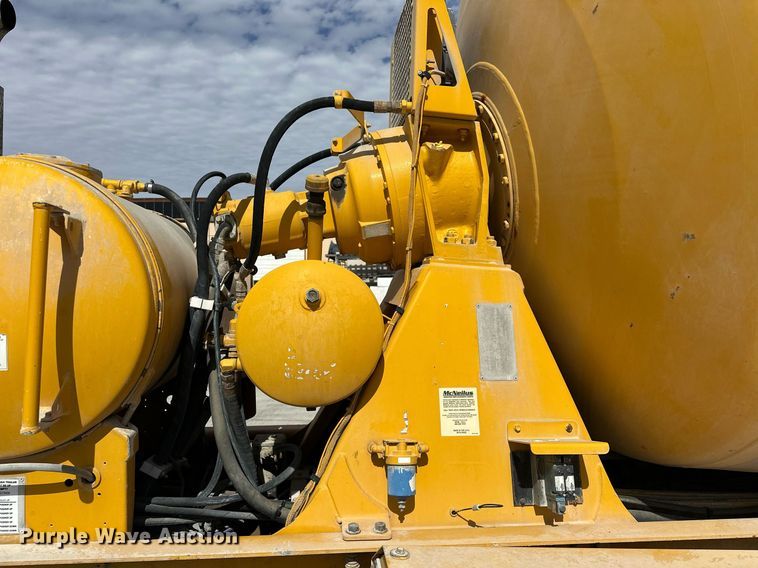 image for item DW5068 2013 Peterbilt 365 ready mix truck