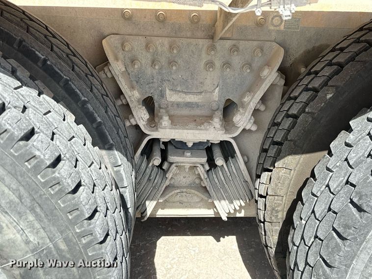 image for item DW5068 2013 Peterbilt 365 ready mix truck