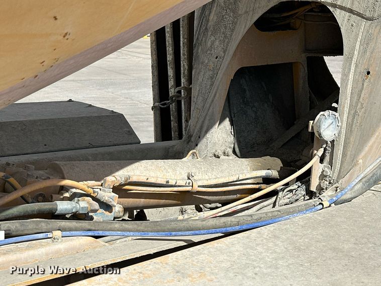 image for item DW5068 2013 Peterbilt 365 ready mix truck