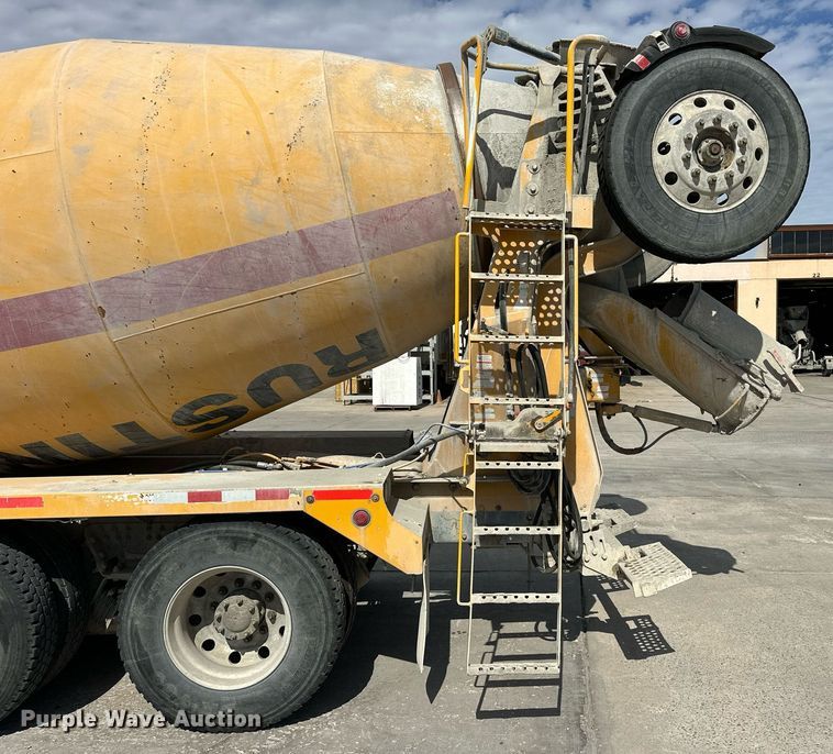 image for item DW5068 2013 Peterbilt 365 ready mix truck