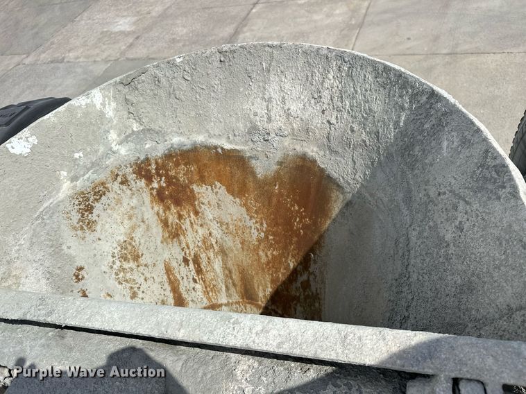 image for item DW5068 2013 Peterbilt 365 ready mix truck