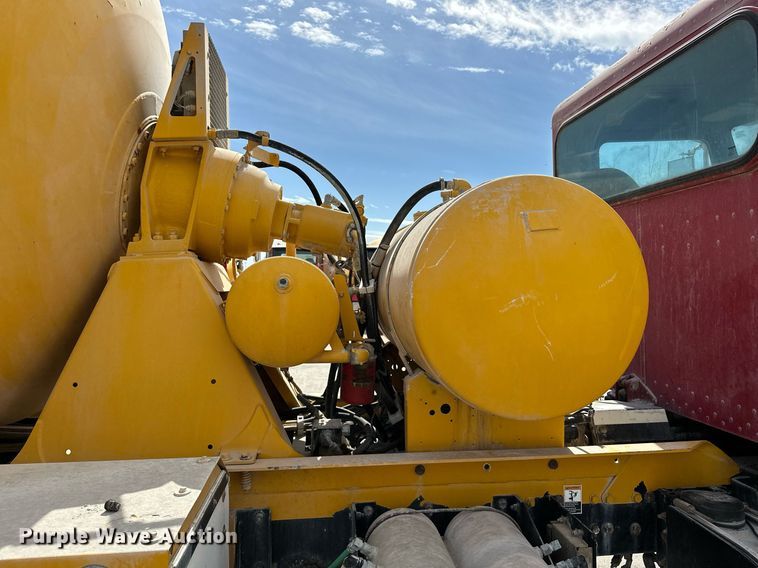 image for item DW5068 2013 Peterbilt 365 ready mix truck