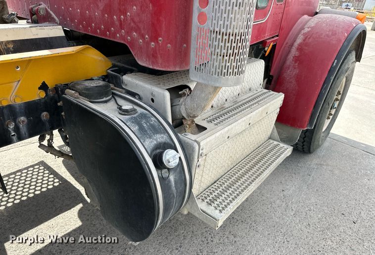 image for item DW5068 2013 Peterbilt 365 ready mix truck