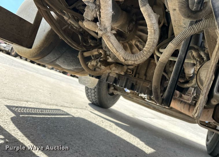 image for item DW5068 2013 Peterbilt 365 ready mix truck