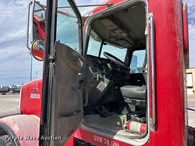 image for item DW5068 2013 Peterbilt 365 ready mix truck