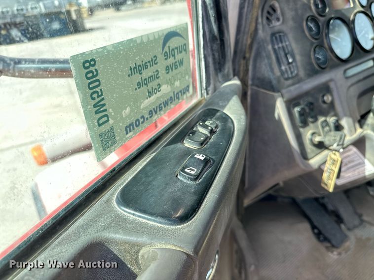 image for item DW5068 2013 Peterbilt 365 ready mix truck