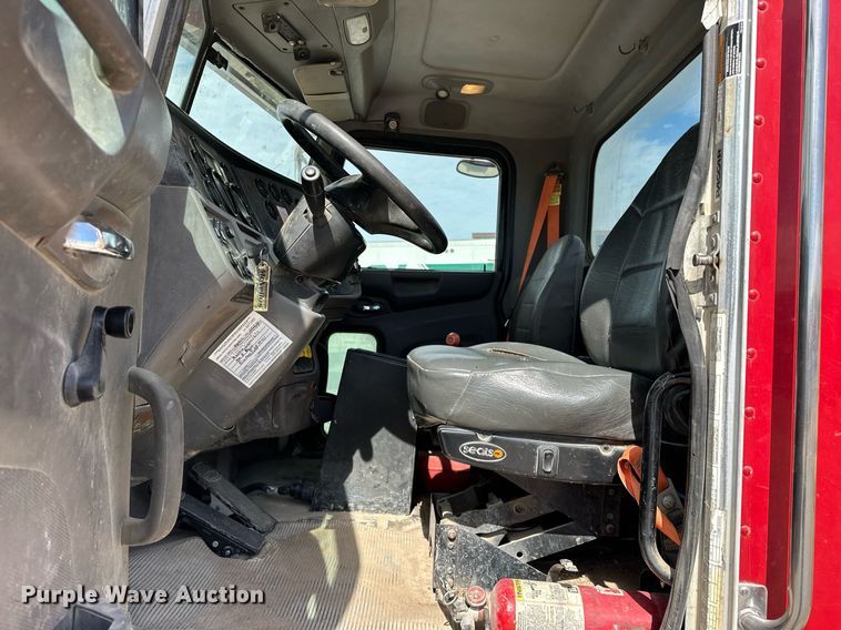 image for item DW5068 2013 Peterbilt 365 ready mix truck