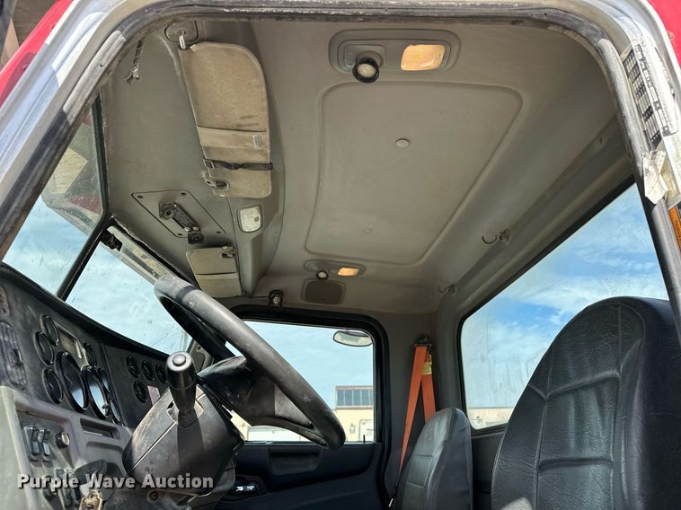 image for item DW5068 2013 Peterbilt 365 ready mix truck