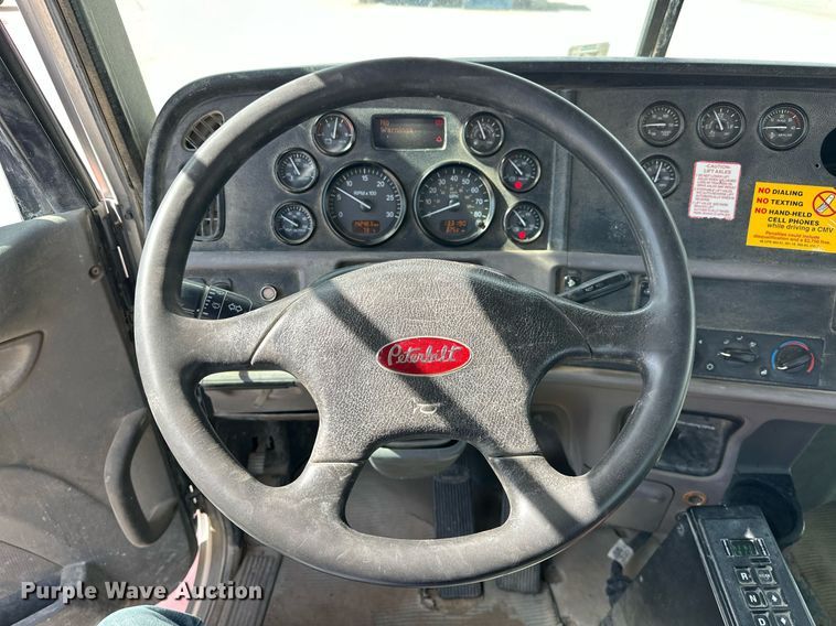 image for item DW5068 2013 Peterbilt 365 ready mix truck