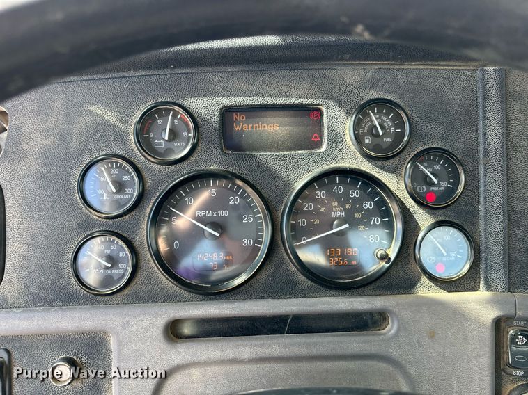 image for item DW5068 2013 Peterbilt 365 ready mix truck