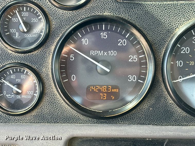 image for item DW5068 2013 Peterbilt 365 ready mix truck