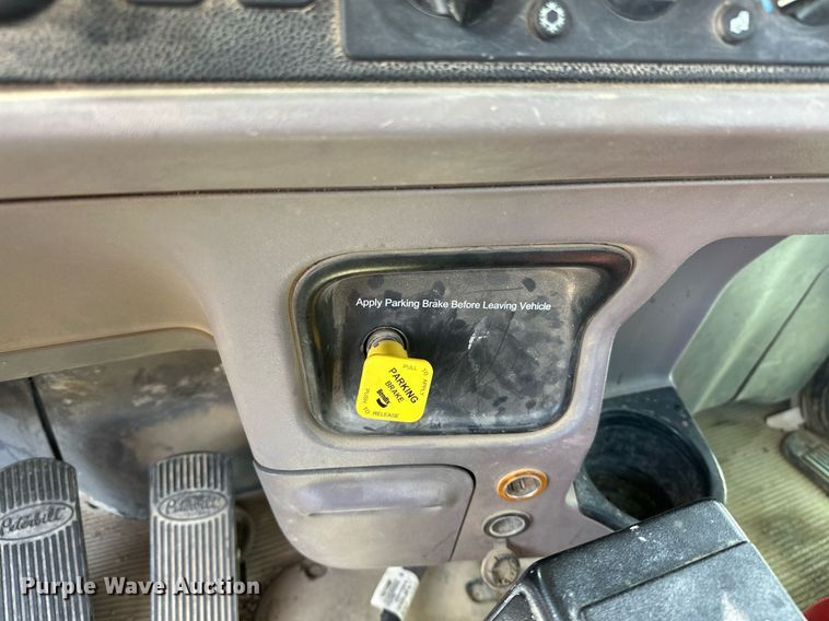 image for item DW5068 2013 Peterbilt 365 ready mix truck