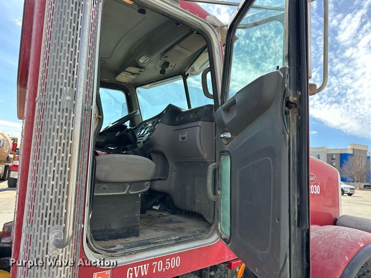 image for item DW5068 2013 Peterbilt 365 ready mix truck