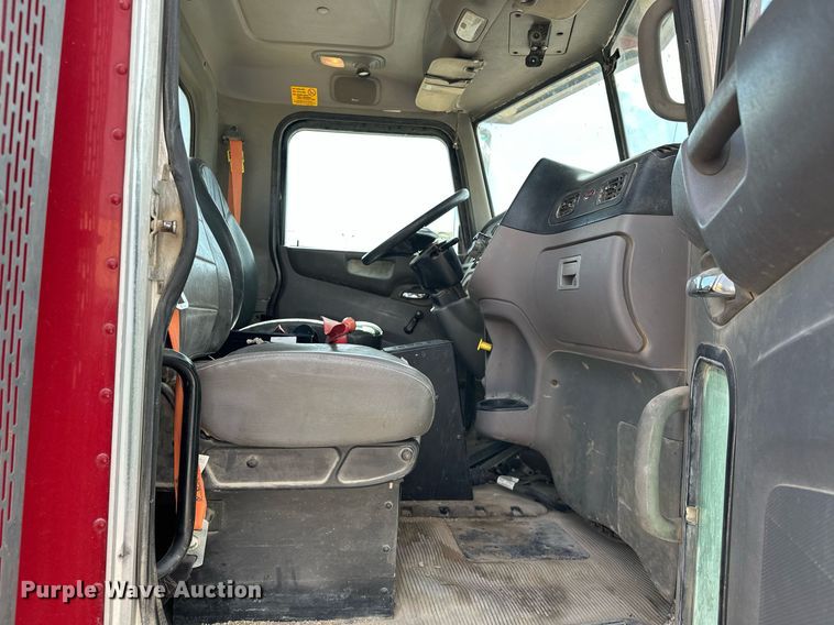 image for item DW5068 2013 Peterbilt 365 ready mix truck