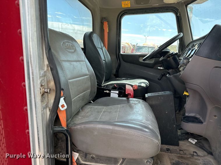 image for item DW5068 2013 Peterbilt 365 ready mix truck