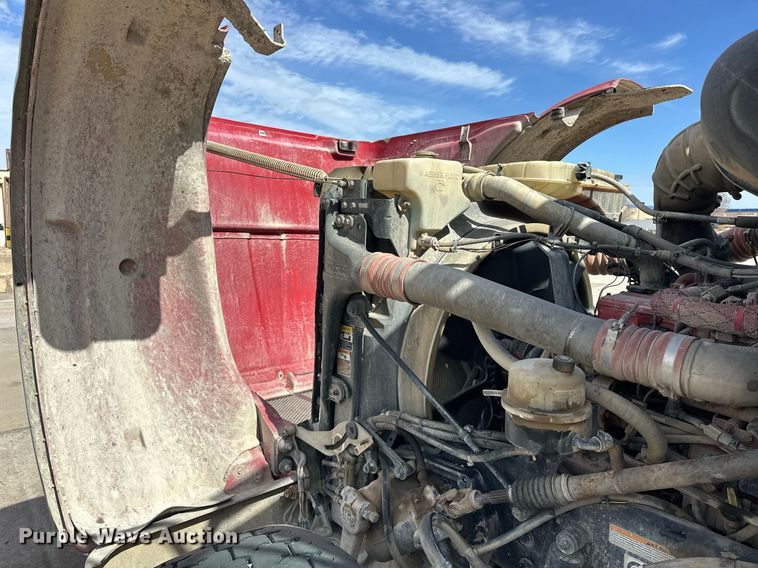 image for item DW5068 2013 Peterbilt 365 ready mix truck