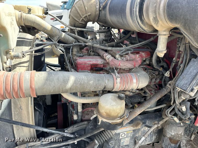 image for item DW5068 2013 Peterbilt 365 ready mix truck