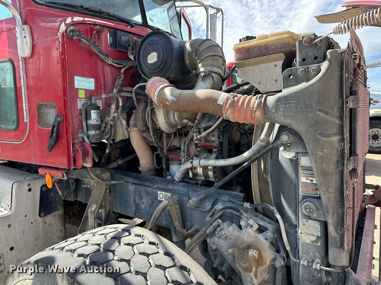 image for item DW5068 2013 Peterbilt 365 ready mix truck