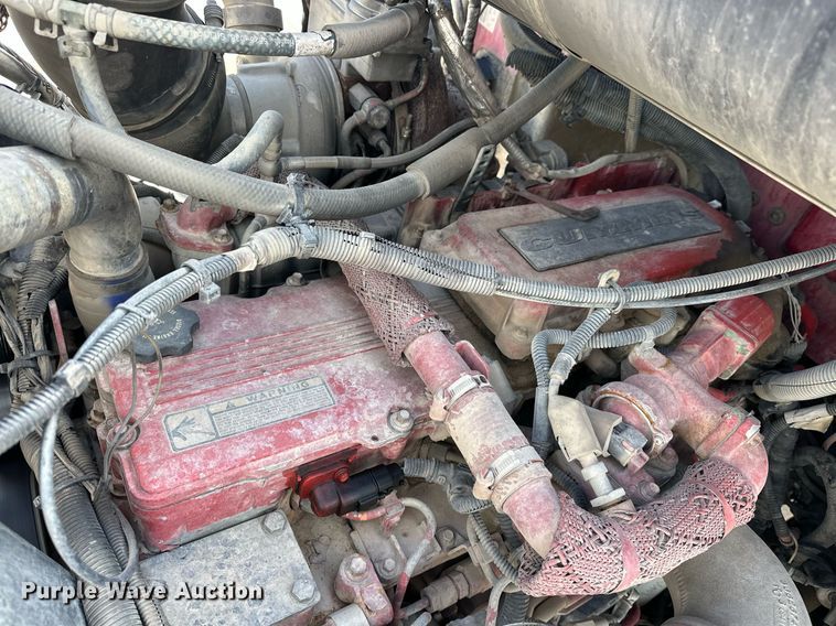 image for item DW5068 2013 Peterbilt 365 ready mix truck