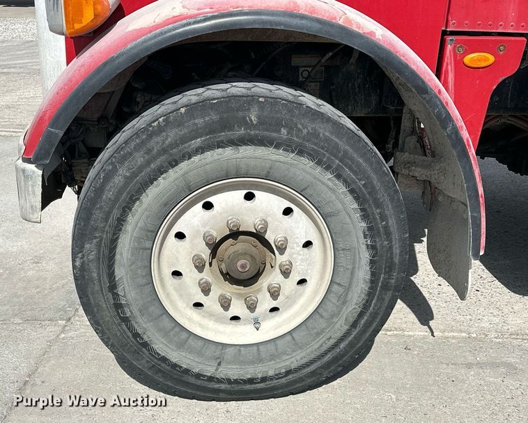 image for item DW5068 2013 Peterbilt 365 ready mix truck