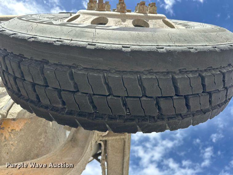 image for item DW5068 2013 Peterbilt 365 ready mix truck