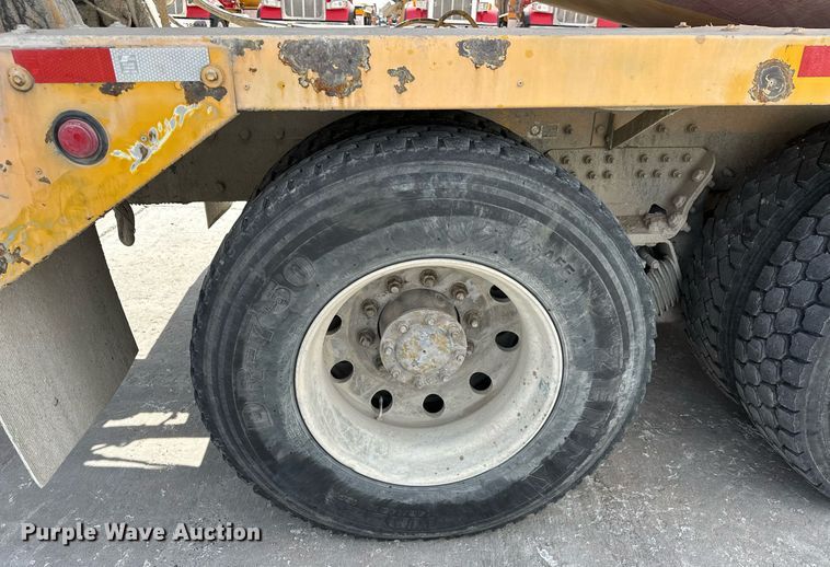 image for item DW5068 2013 Peterbilt 365 ready mix truck