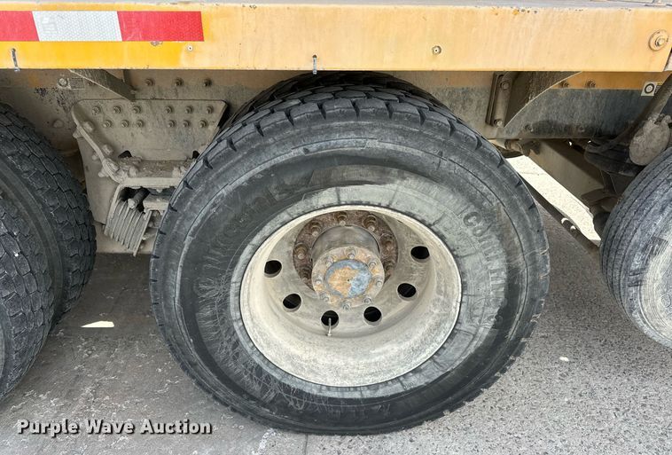 image for item DW5068 2013 Peterbilt 365 ready mix truck