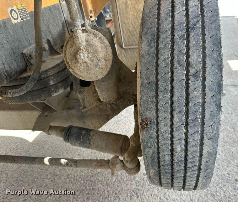 image for item DW5068 2013 Peterbilt 365 ready mix truck