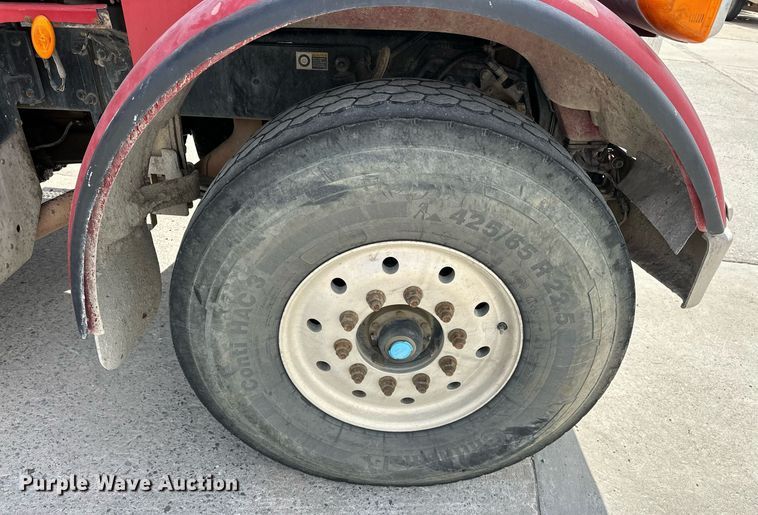 image for item DW5068 2013 Peterbilt 365 ready mix truck