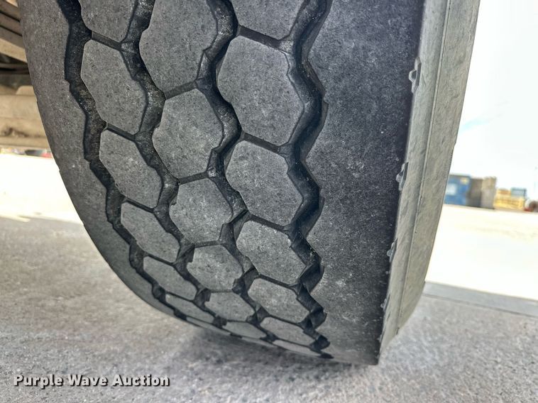 image for item DW5068 2013 Peterbilt 365 ready mix truck